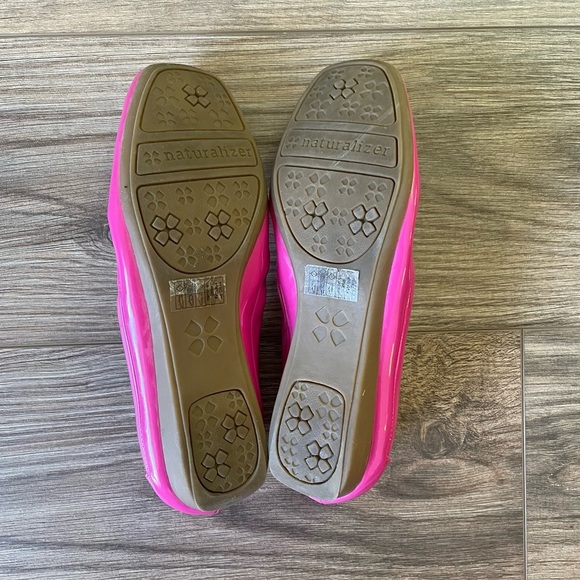 Naturalizer Hot Pink Patent Leather Slip On Loafer Shiny Barbie core Ballet Shoe - Picture 6 of 7